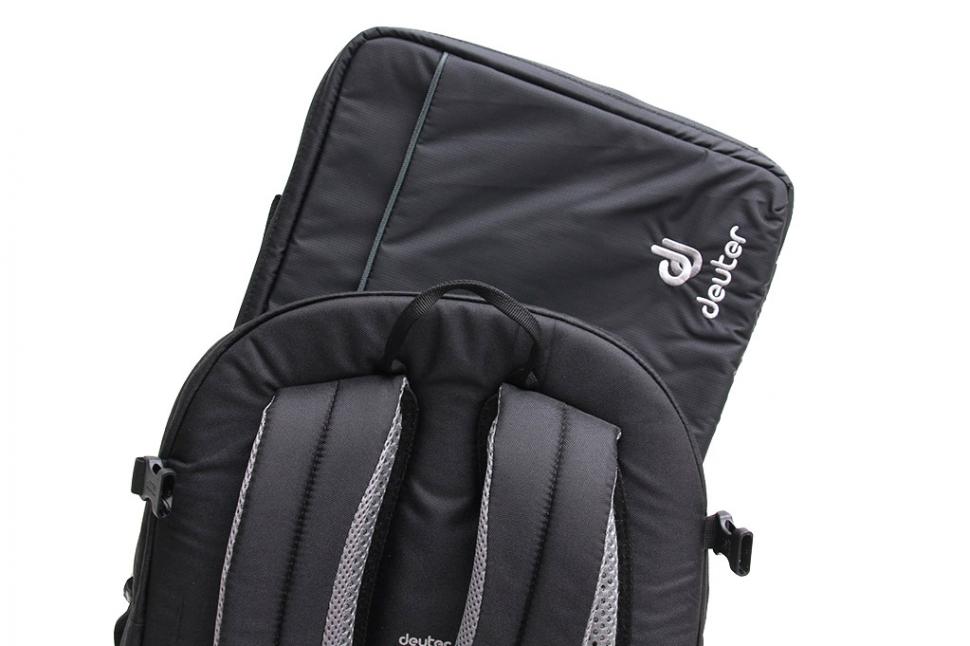 Deuter giga outlet laptop